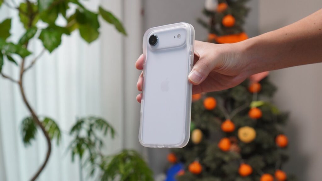 The CloudBumperをiPhone Airに装着
