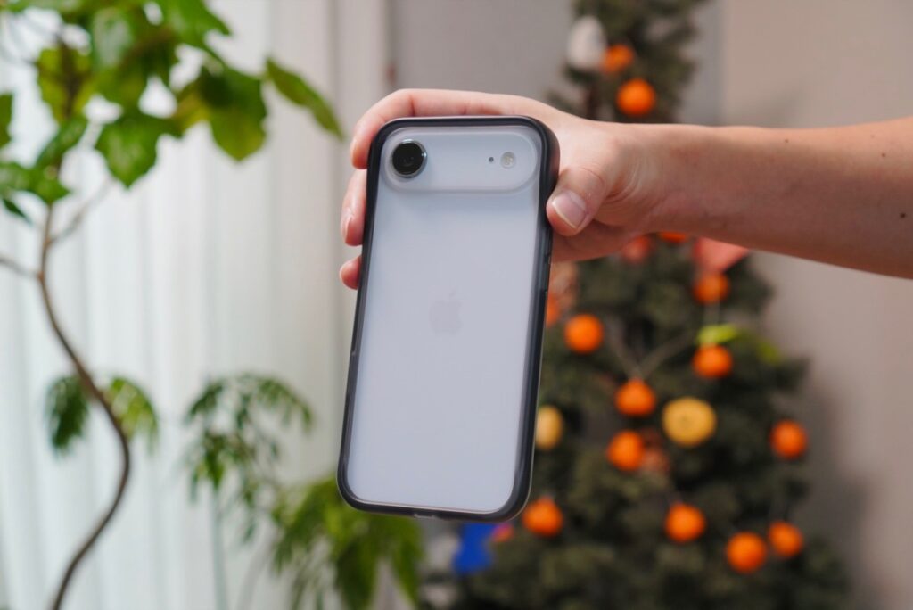 チャコールをiPhone Airに装着