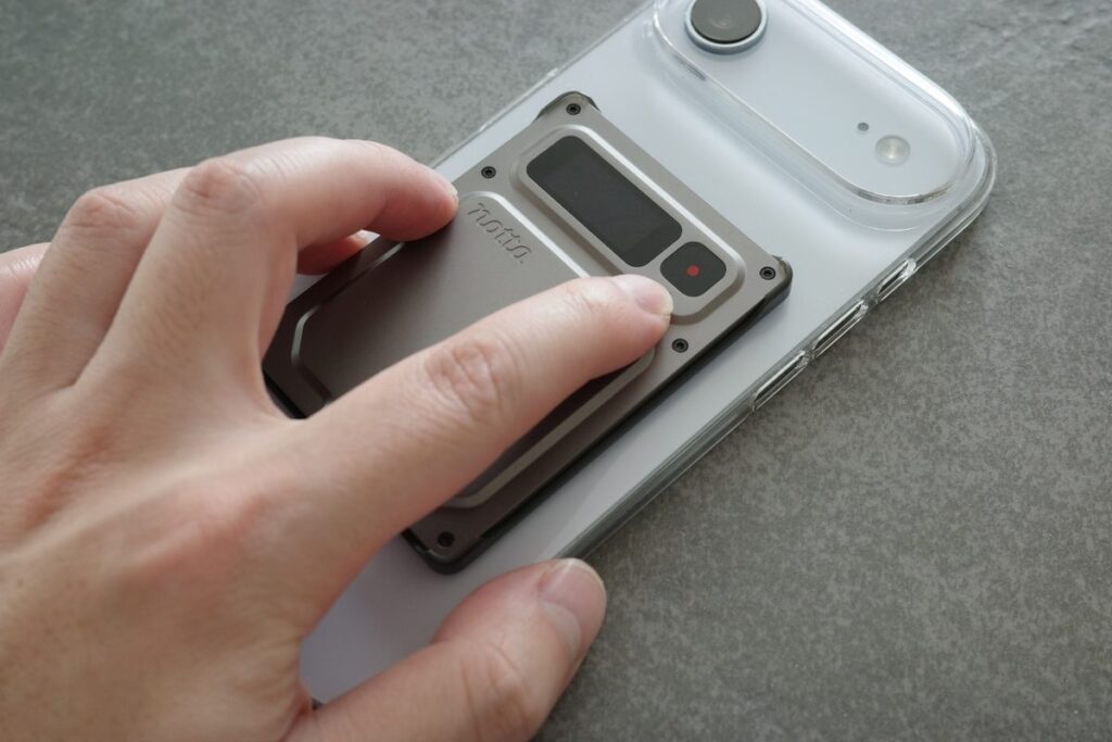 iPhone Airに装着したNotta Memo Pro